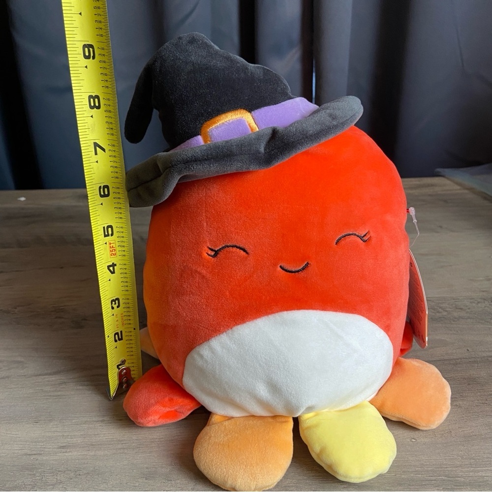 Detra the Octopus, 8”,‎ a Halloween-Squishmallow wearing a witch's hat - Picture 8 of 9